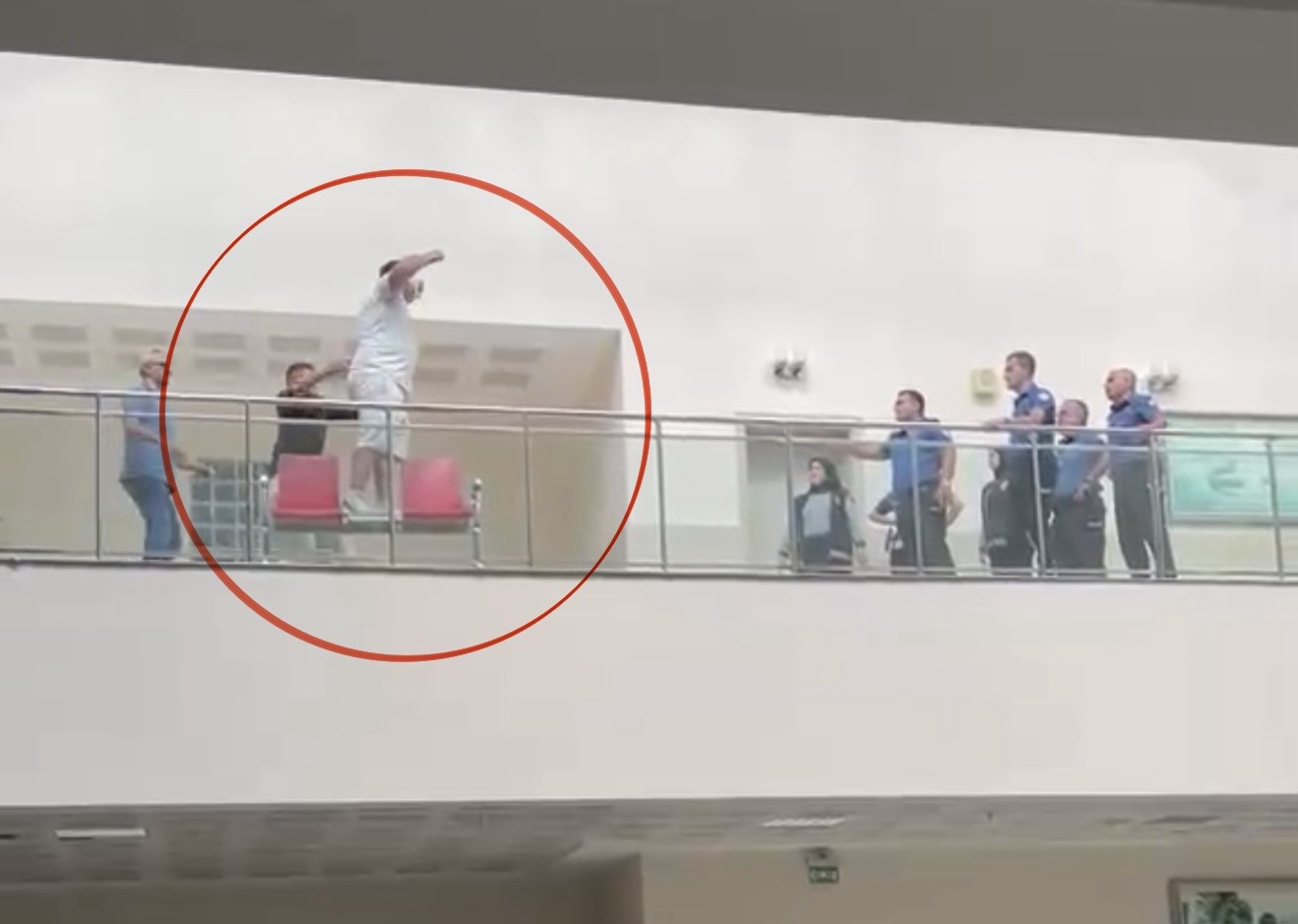 Adliyedeki intiharı güvenlik amiri engelledi