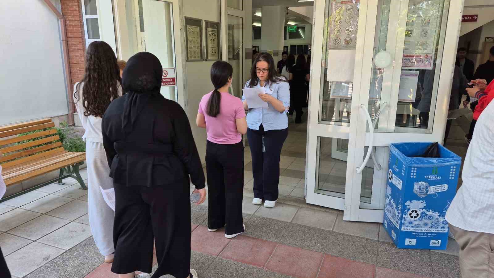 Adayı son anda sınava yetiştiren yakını: "Koş, ben mi koşacağım peşinden"