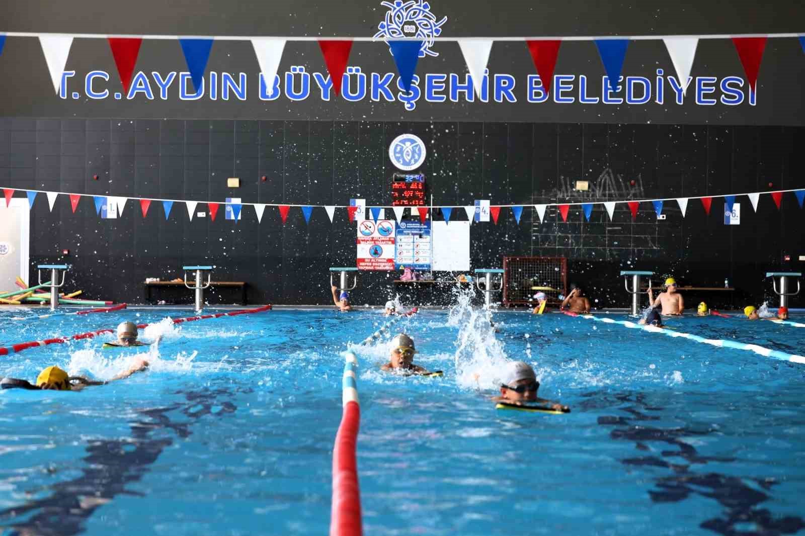 Aydın Büyükşehir'in yaz dönemi yüzme kurslarına yoğun ilgi